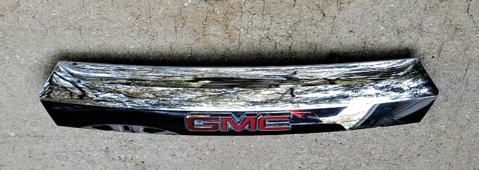 GMC Terrain Chrome Tail Lift Gate Trim with Camera 2011 2012 2014 2015 Foto 3 de 4