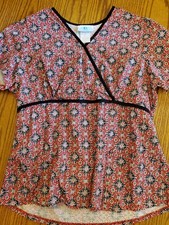 Sb Scrub Top Medium  EUC  Multicolored Designs