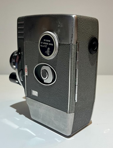 60s era 3 Turret Yashica 8-E III 8mm Cine Film Camera, Pistol Grip,Lens Cap, Box - Picture 9 of 20