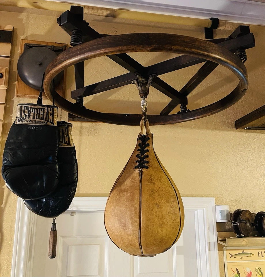 Antique Vintage “Wooden Rim” Speedbag Frame with Leather Bag & Everlast Gloves - Image 4 of 4