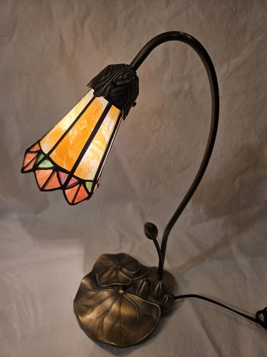 Vintage Tiffany-style Stained Glass Table Lamp -Lily/Lotus Design 16"