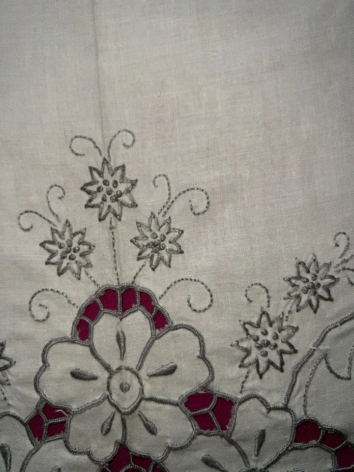 Nappe en coton jaune pâle brodée main  260 cmx 165 cm + 12 serviettes réf T107 - Photo 4/4