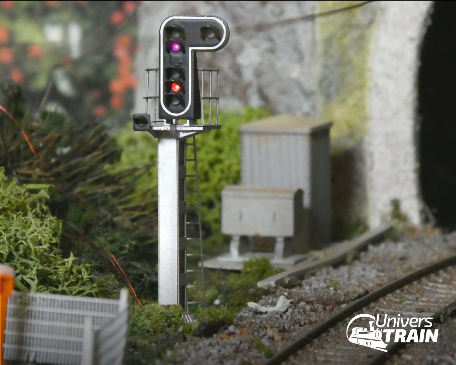Signal SNCF type E MAFE à 7 feux miniatures pour réseau HO
