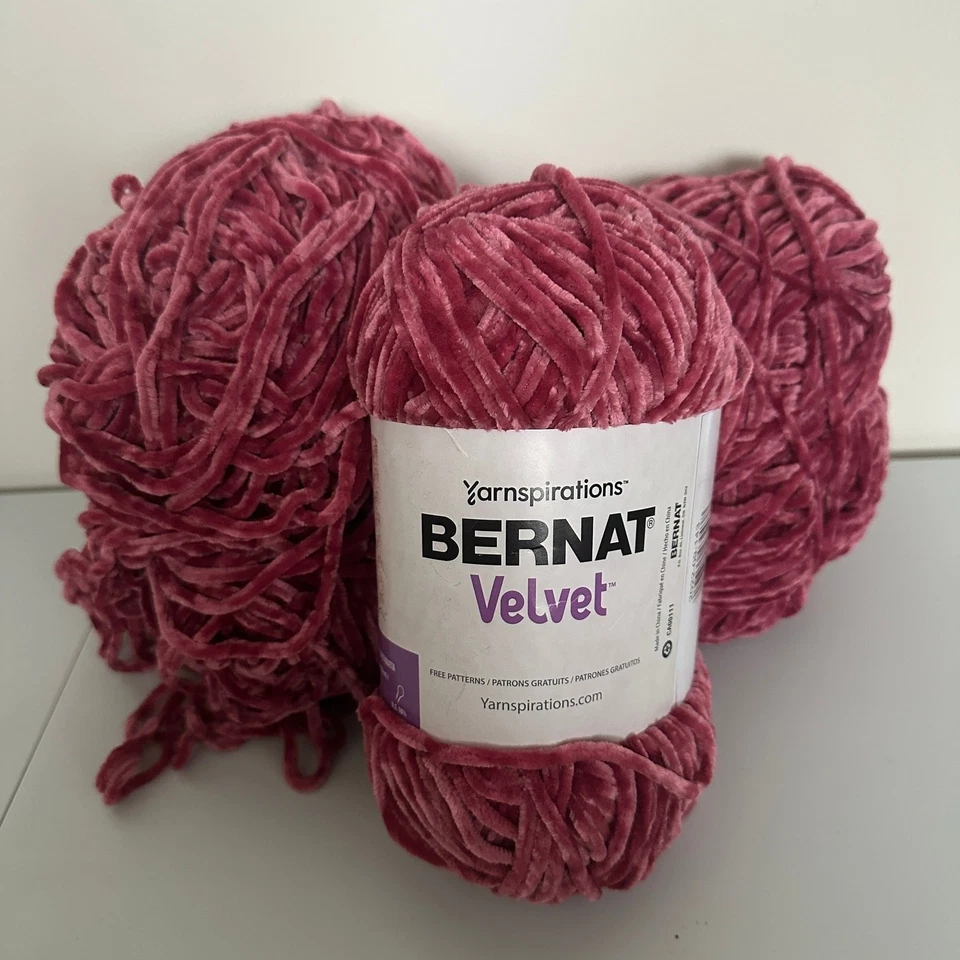 Hilo de terciopelo Bernat 32068 Pomergrantate 2,2 libras Yarnspirations lote de 4  Foto 3 de 4