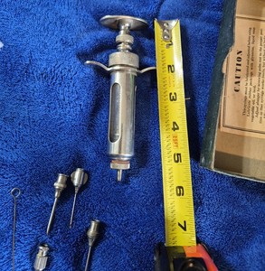 VINTAGE Veterinarian , DOCTOR METAL SYRINGE