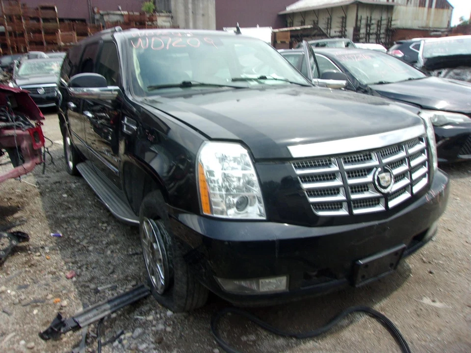 Used Rear Left Door Interior Trim Panel fits: 2012 Cadillac Escalade esv Grade Foto 4 de 4