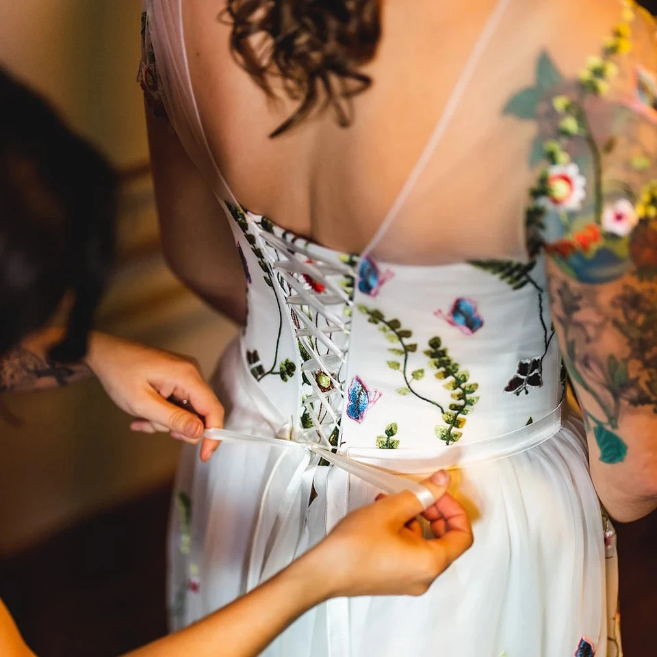 Elegant Colorful Flowers  Wedding Dresses O-Neck Cap Sleeves A-Line Bridal Gowns - Image 2 of 4