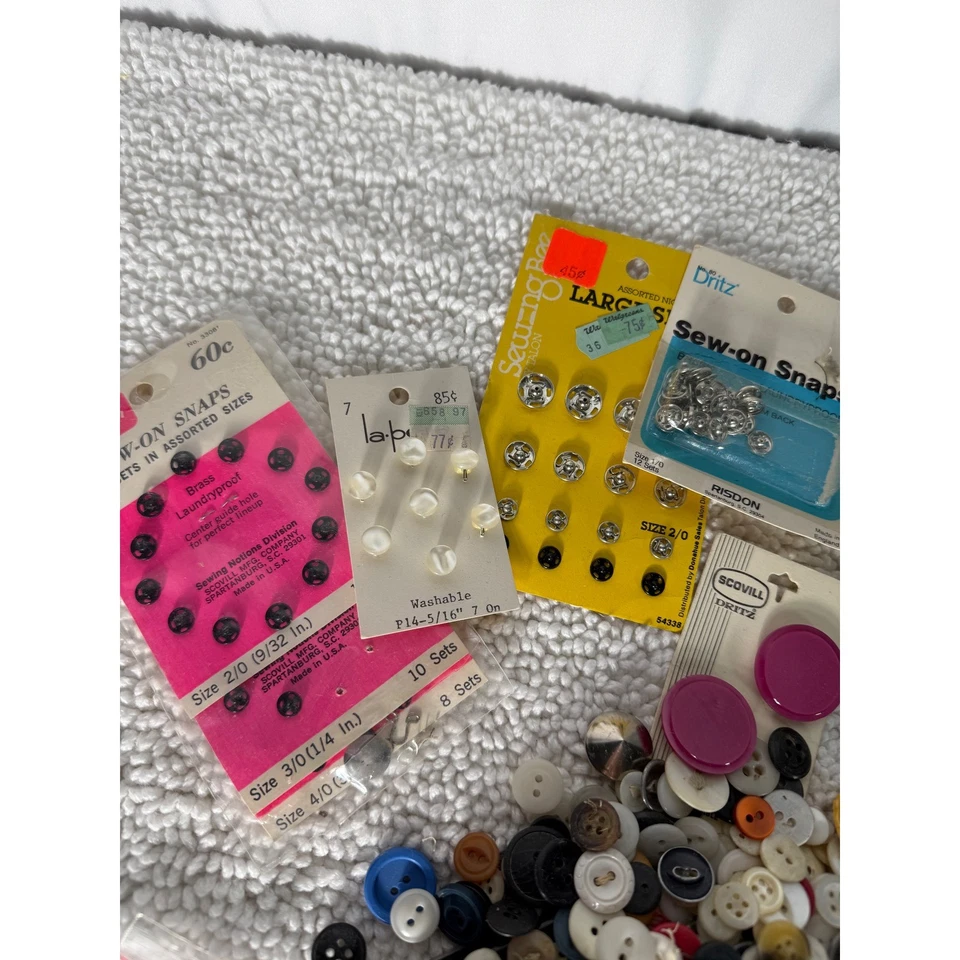 Vintage Button Assortment Craft Sewing Supplies Mixed Lot Buttons Snaps 1lb 12oz - Image 2 of 4