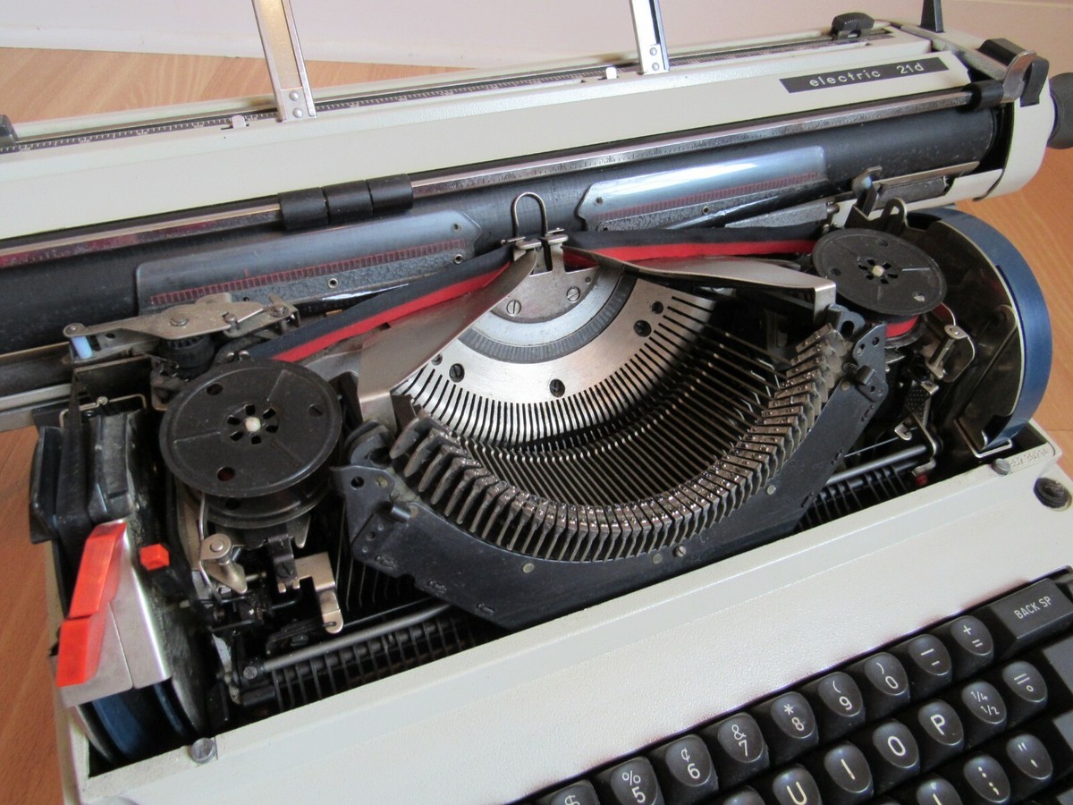 ADLER TYPEWRITER electric 21d EXTRA WIDE CARRIAGE 18