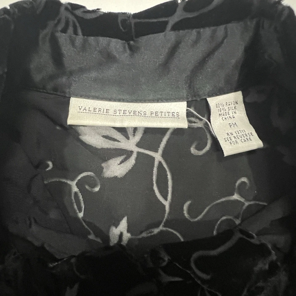 Blusa de Terciopelo Valerie Stevens Petites PM Negra Floral Botón Frontal Mezcla de Seda LS Foto 3 de 4