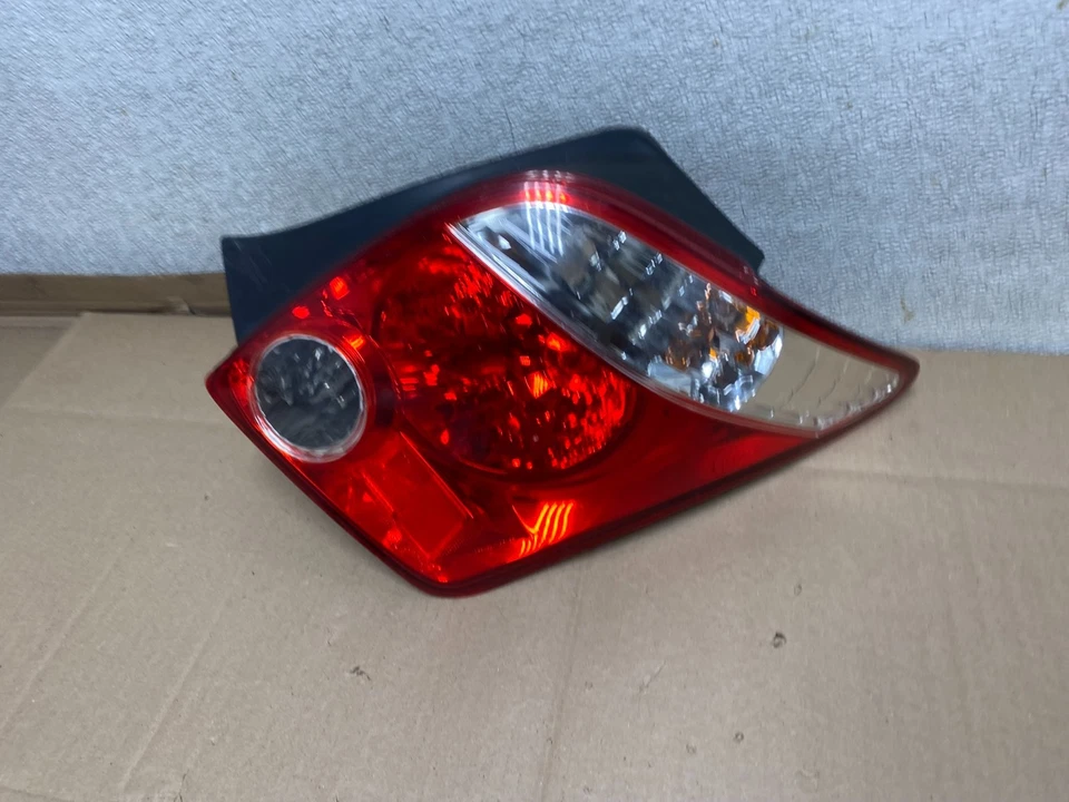 Luz trasera lateral derecha Scion XA 2006 pasajero derecho OEM U6553 DG Foto 2 de 4