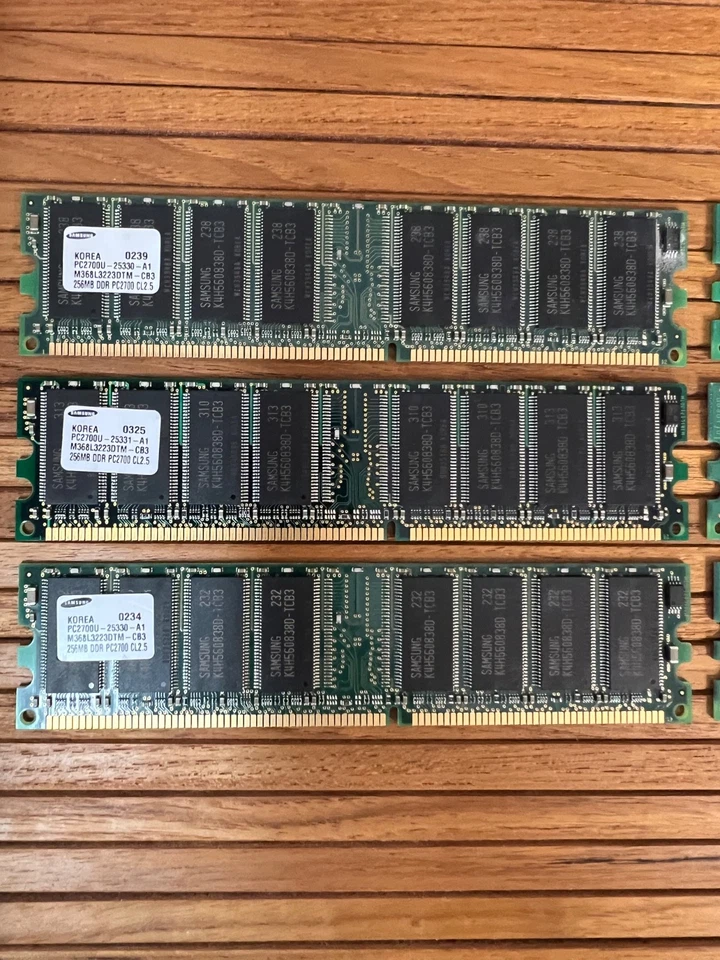 Samsung / Micron / Infineon 256 MB PC 2700 Lote de 6 RAM de escritorio / Memoria Foto 2 de 4