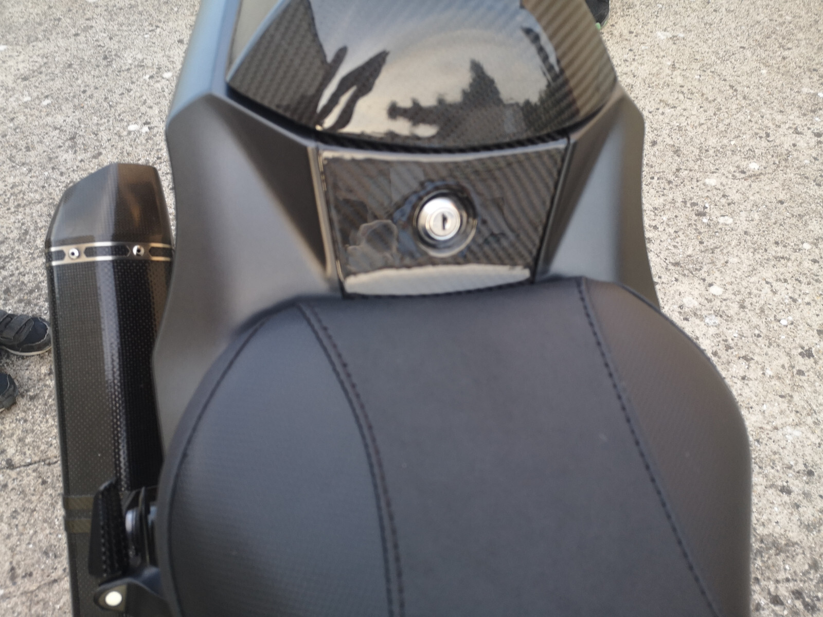 Cache sous selle arrière en carbone brillant pour moto Suzuki GSXR 1000