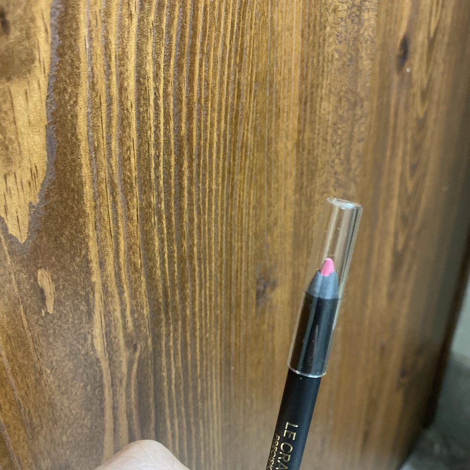 Chanel Paris Le Crayon Lévres Precisión Definidor de Labios Lápiz Labial Rubelita (Leer) Foto 4 de 4