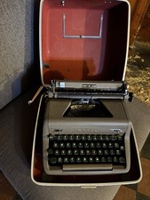 Royal Quiet De Luxe Manual Portable Vintage Typewriter With Carrying Case thumbnail