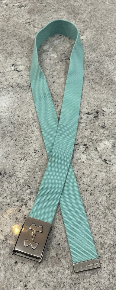 Cinturón de golf Under Armour para hombre con correas azul infinito, turquesa y hebilla plateada Foto 2 de 3