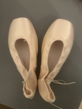 Gaynor Minden Pointe Shoes in Pink Size 9N