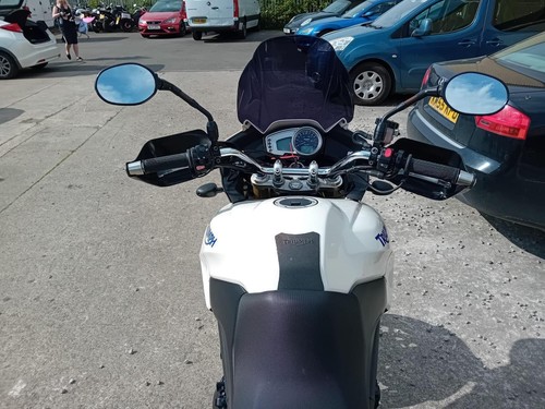 2009 09 TRIUMPH TIGER 1050 WHITE SPORT TOURING PANNIERS VERY CLEAN NEW MOT - Picture 8 of 16