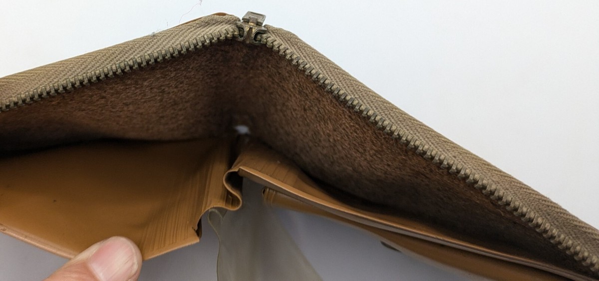 Vintage Genuine Leather Horse Wallet Surrounded Zipper Closure