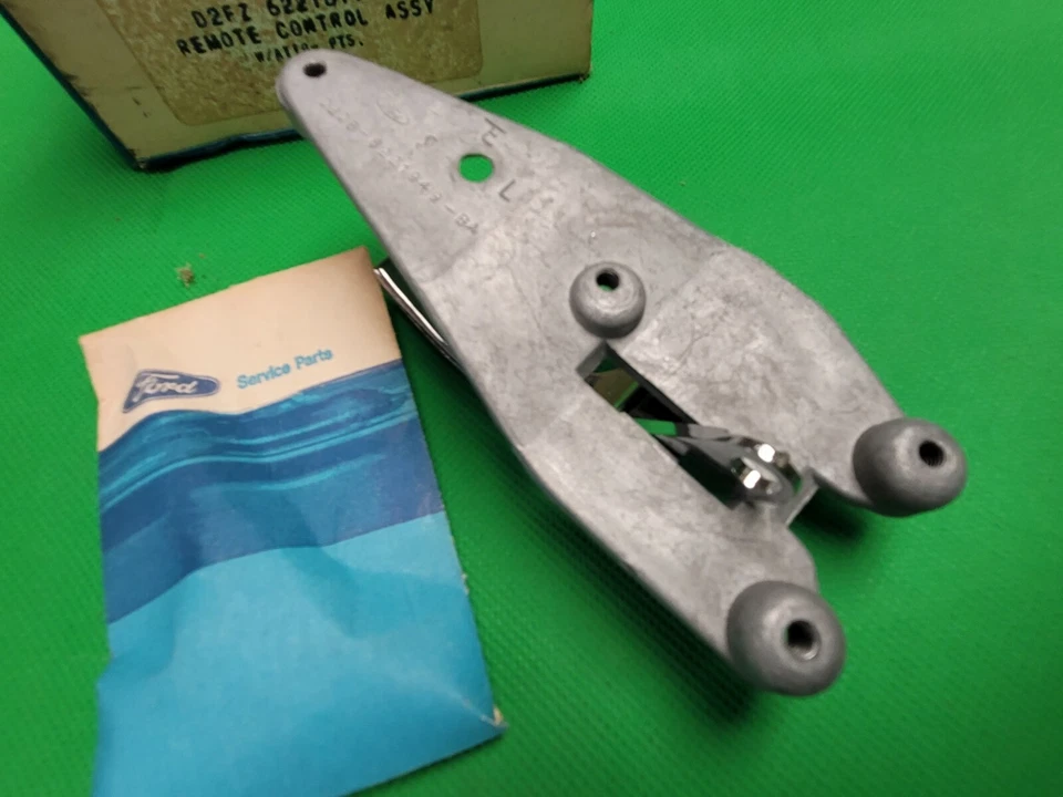 Manija de puerta interior del conductor delantero Ford Mustang II 1974-1978 NUEVO D2FZ-6221819-A Foto 4 de 4