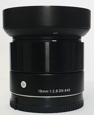 Sigma 19mm f/2.8 DN Art (A) - Sony E Fit Objektiv mit Gegenlichtblende