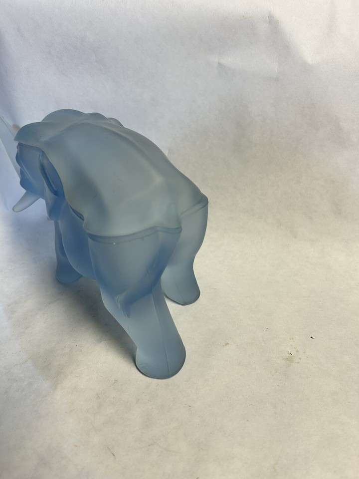 Vintage Indiana Tiara Glass Elephant Blue Satin Frost Trinket Box Candy