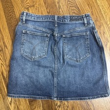 Calvin Klein Women's Blue Denim Mini Skirt Size 30 W Button Closure Dark Wash