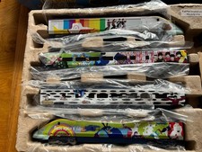 HORNBY THE BEATLES YELLOW SUBMARINE EUROSTAR 00 GAUGE TRAIN SET R1253