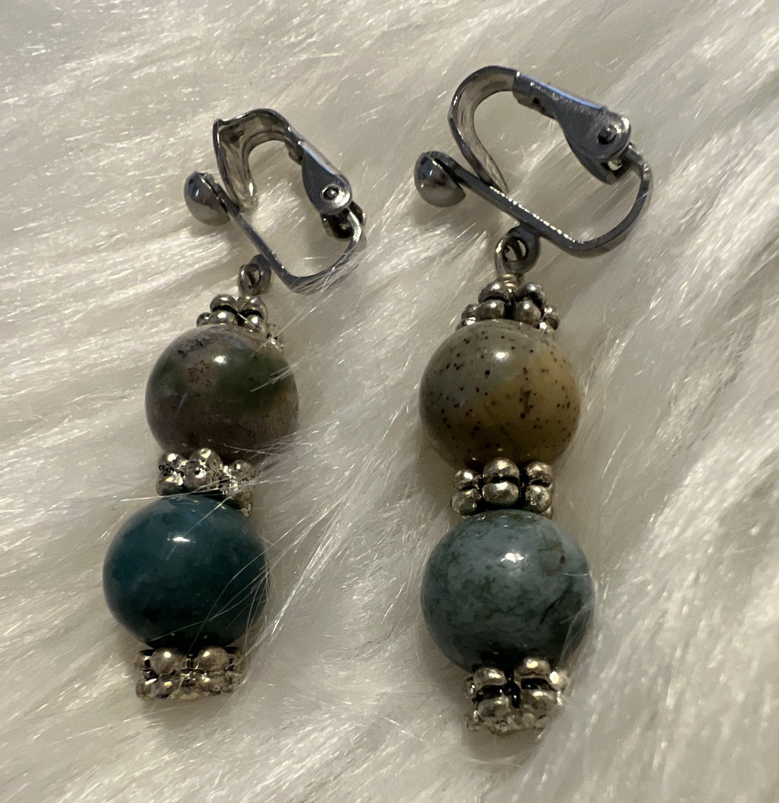 Multicolor Round Stone Bead Silver Tone Dangle Clip-On Earrings Metal Lobe