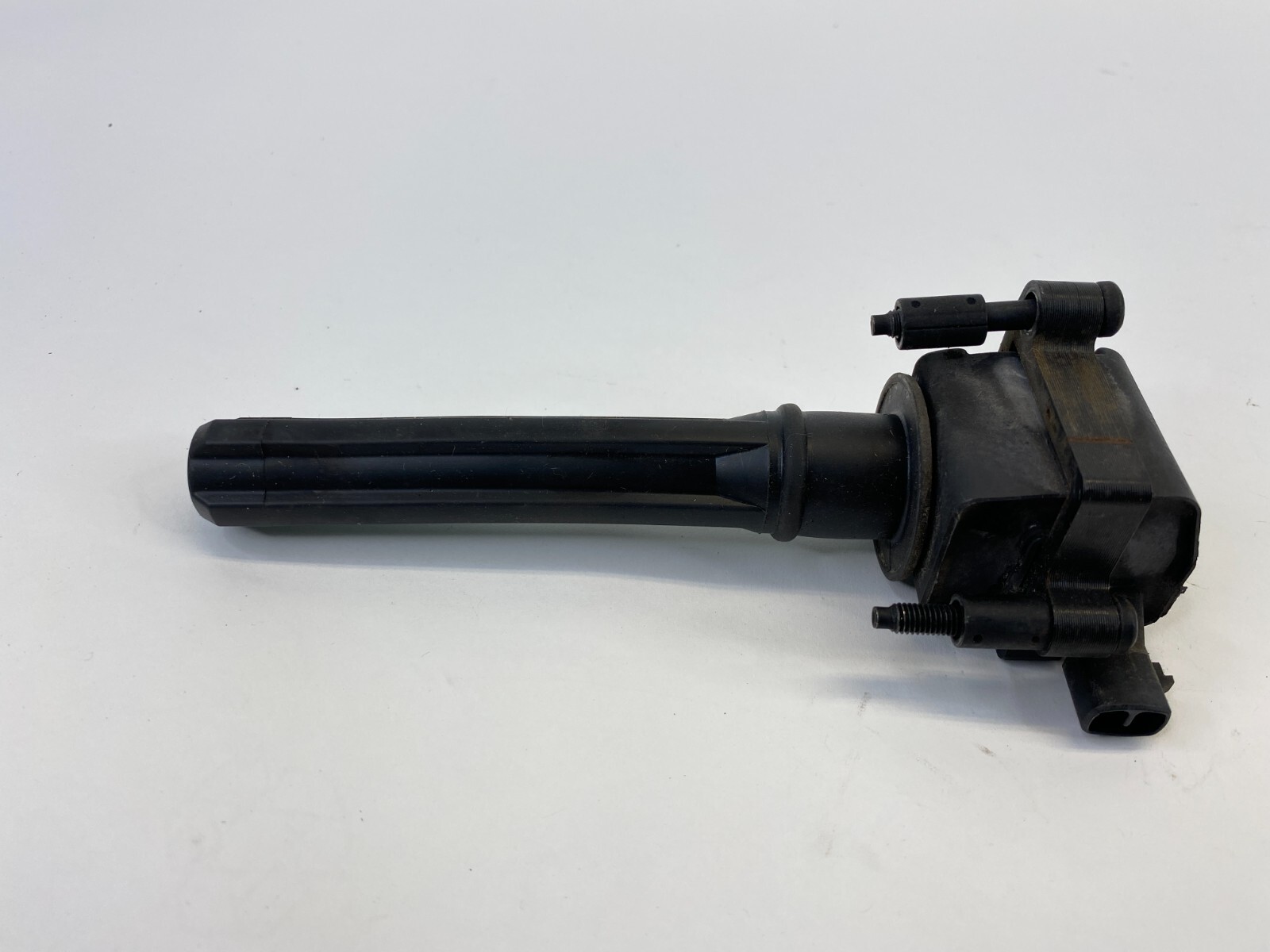 2005  05 Dodge Magnum 3.5L A/T Engine Direct Ignition Coil Igniter 04609088A OEM