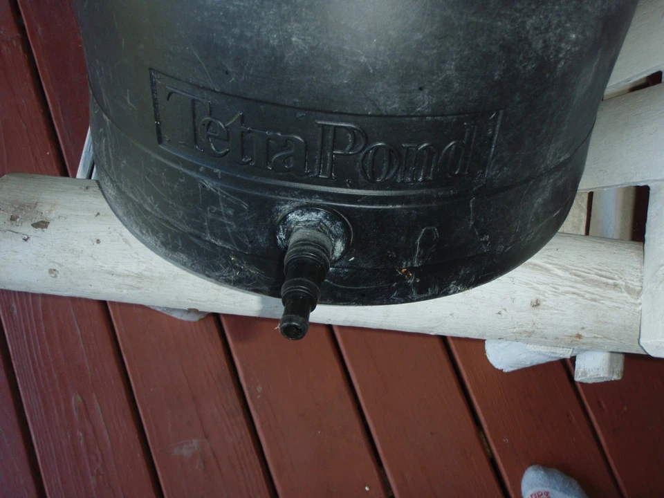 Tetra Pond Submersible pond filter with Bio-media and 2 filters pads - Image 3 of 3