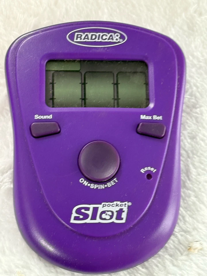 JUEGOS ELECTRÓNICOS PORTÁTILES VINTAGE AÑOS 80 RANURA FUNCIONA OTROS DOS NECESITA CUIDADO!!! Foto 2 de 4