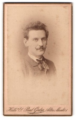 Fotografie Paul Gerber, Halle a. S., Alter Markt 1, Porträt eines Mannes mit Sc 
