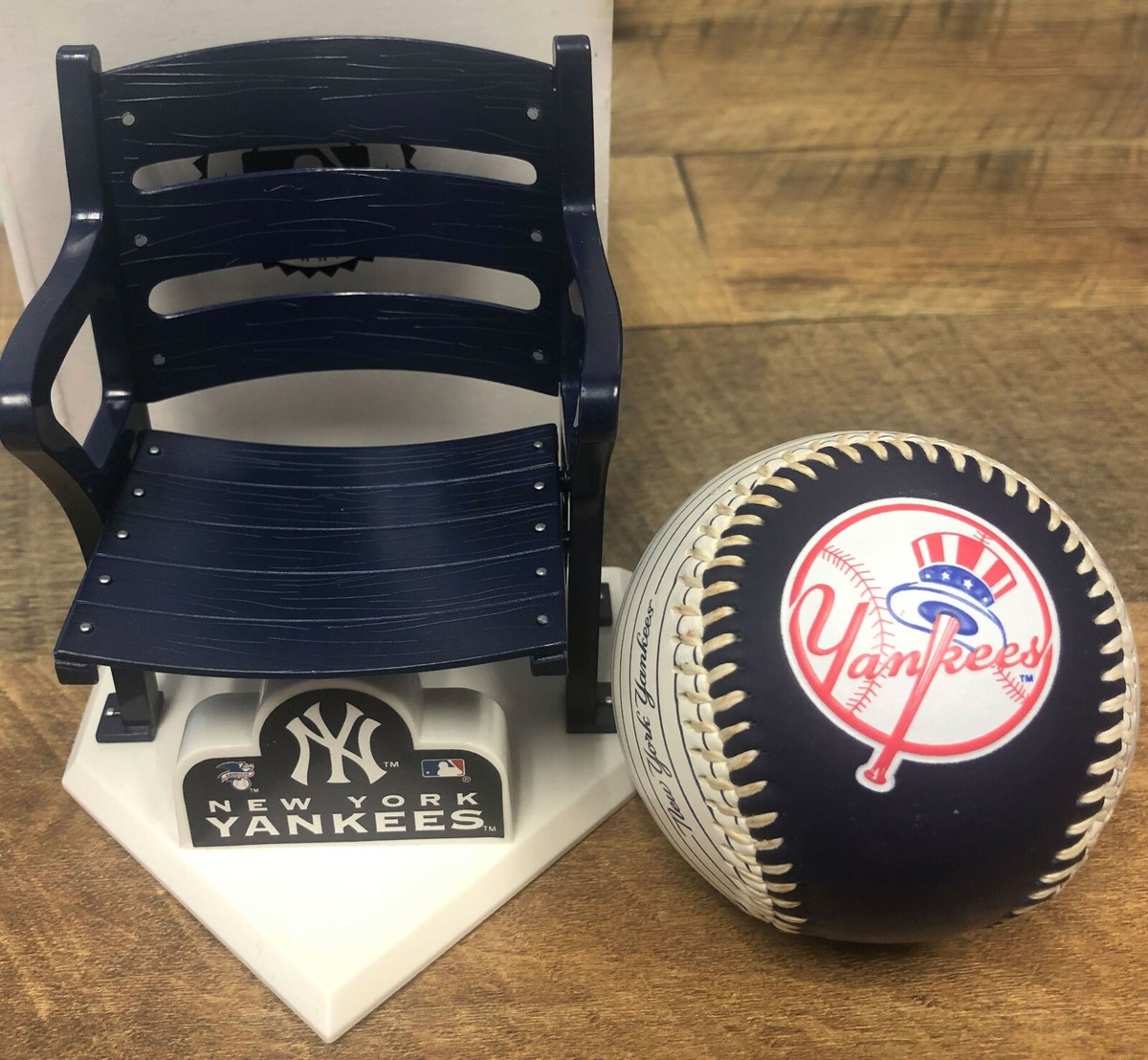 New York Yankees Stadium Favorites Mini Seat and Full Color Logo