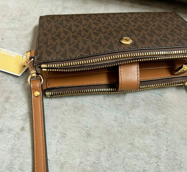 mk adele logo smartphone wallet