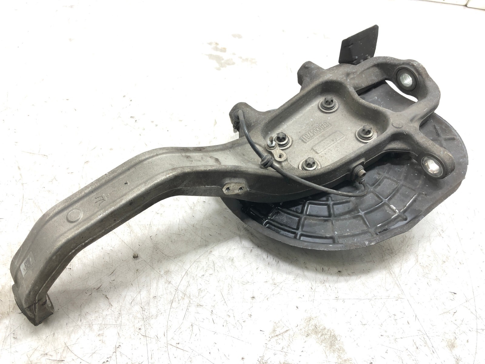2014-2017 MASERATI GHIBLI RWD LEFT DRIVER FRONT SPINDLE KNUCKLE HUB OEM.