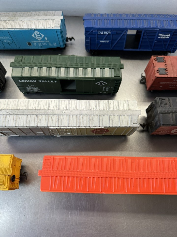 10 CAR LOT TYCO,BACHMANN OTHER HO SCALE MIXED FREIGHT TRAIN FOR PARTS
