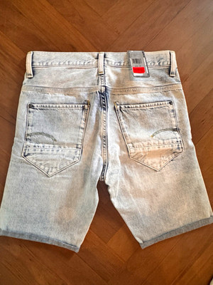 G-Star Raw Herren Jeansshorts Denim blau helle Waschung Distressed W28 Knopf
