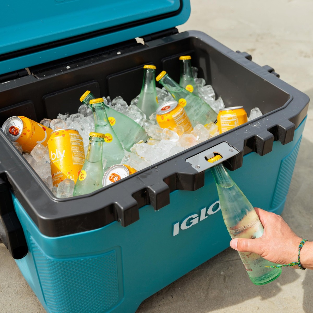 Igloo Trailmate 52 Quart Wheeled Ice Chest Carbonite Cooler with