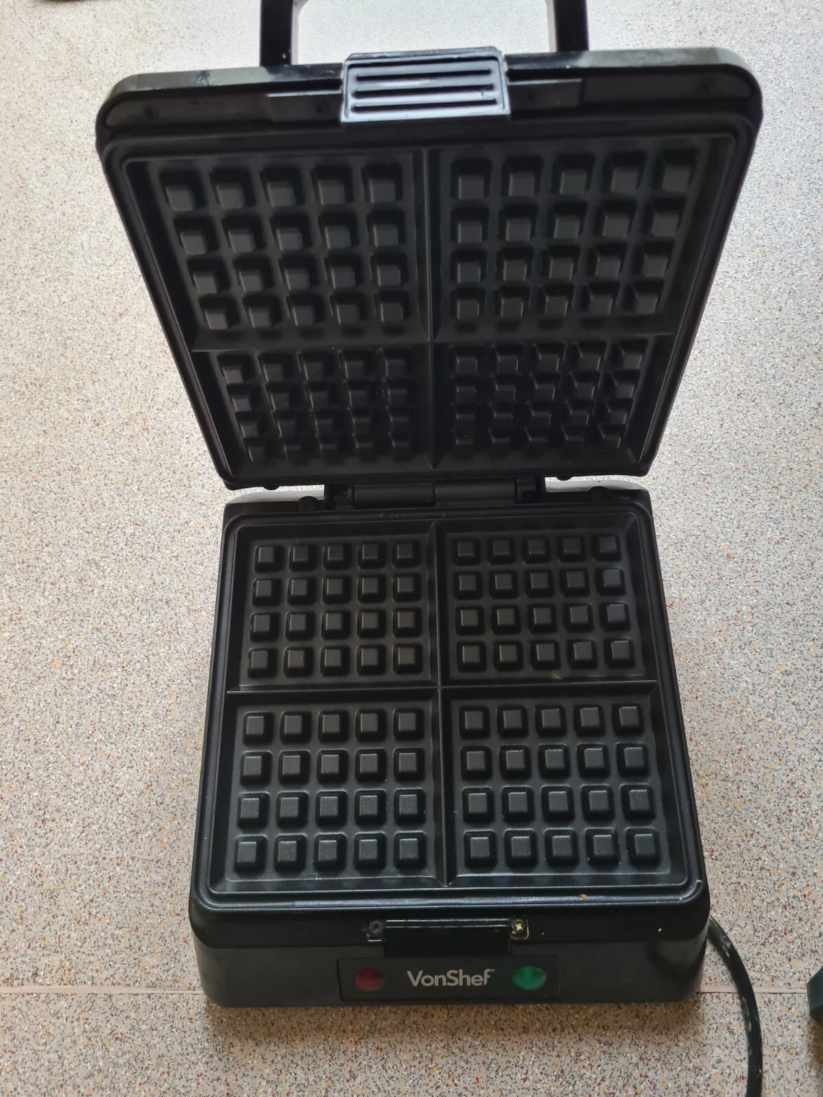 Waffle Maker – VonShef 4 Slice Waffle Iron with Non-Stick Plates