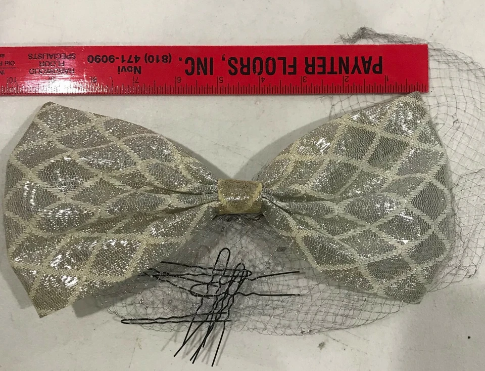 Arco feminino feito à mão década de 1940 vintage prata cabelo 'flor' com véu para cobrir coque J1 - Imagem 2 de 3