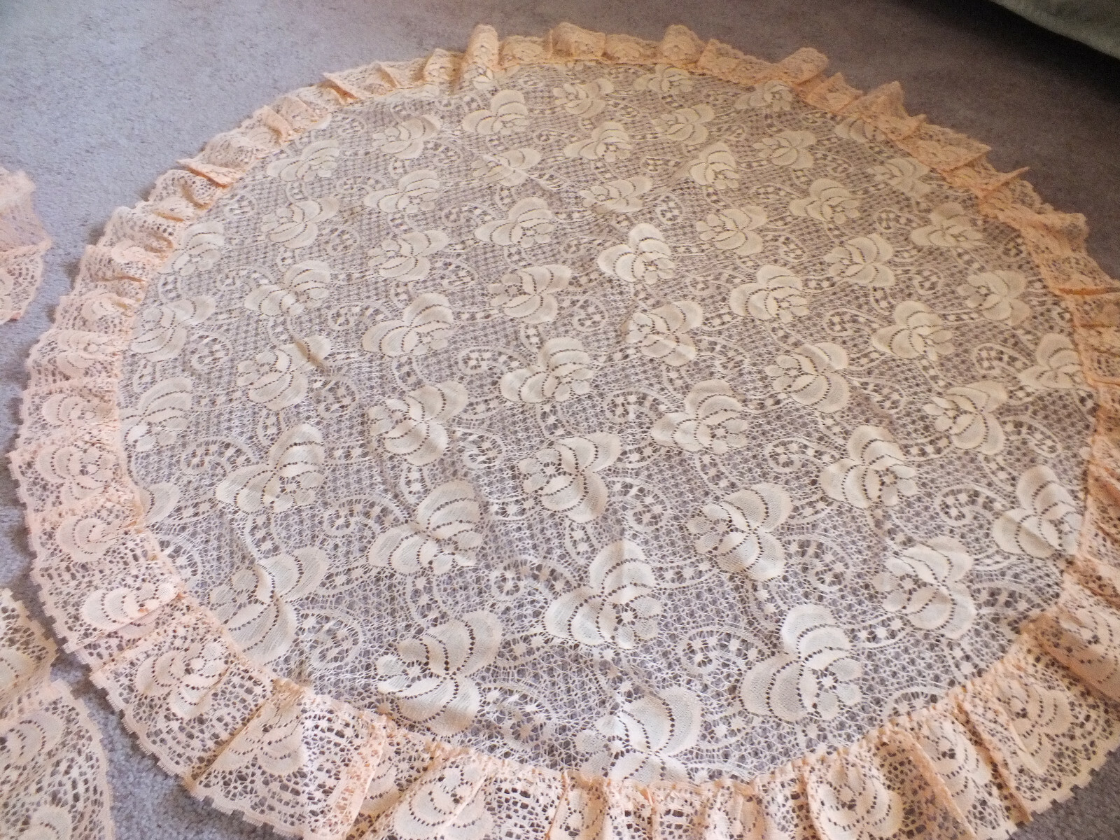 Collectible Beautiful Lace Doily Table Linen Set 4 Peach Ruffled Trim 34" & 17" 