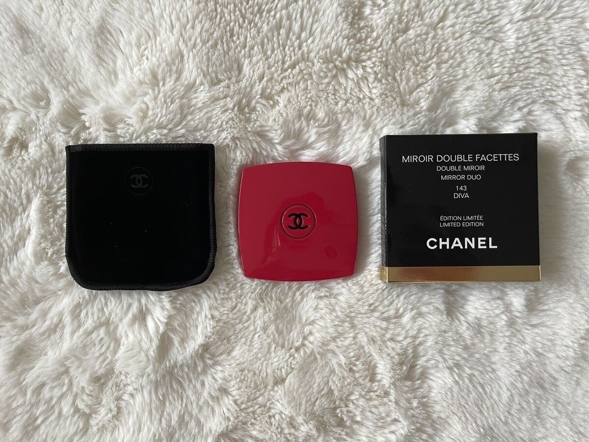 もらって嬉しい出産祝い CHANEL ミラー 143 DIVA ピンク 鏡 巾着付き