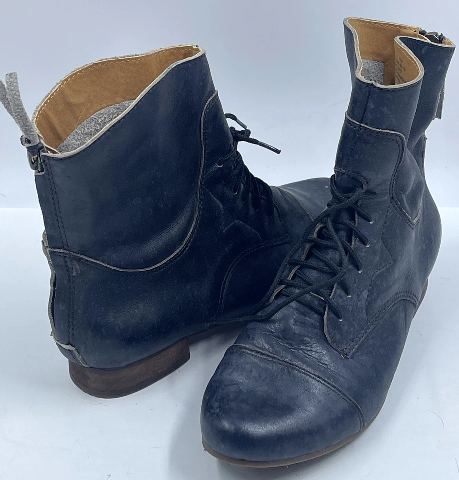 Botas femininas Latigo Fifi 7.5 couro preto com cadarço nas costas com zíper biqueira no tornozelo - Imagem 3 de 4