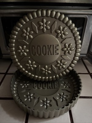 Williams Sonoma 2-pc Chicago Metallic 9'' Non-Stick Cookie/Cake Molds