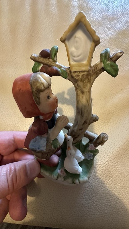 Vintage Hummel Like Style -Esque Girl Praying Figurine w/ Apple Tree & Ducks EUC