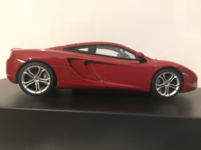 McLaren 12 C ROUGE RED 2011 AU 1/18 AUTOART SIGNATURE 76008