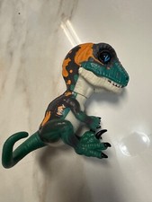 2017 WOWWEE Untamed Fingerling Raptor Dinosaur Velociraptor-green and orange