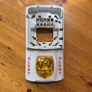 System Sensor SEP-SW Strobe Expander Plate ALERT w/Amber Strobe TESTED & WORKING