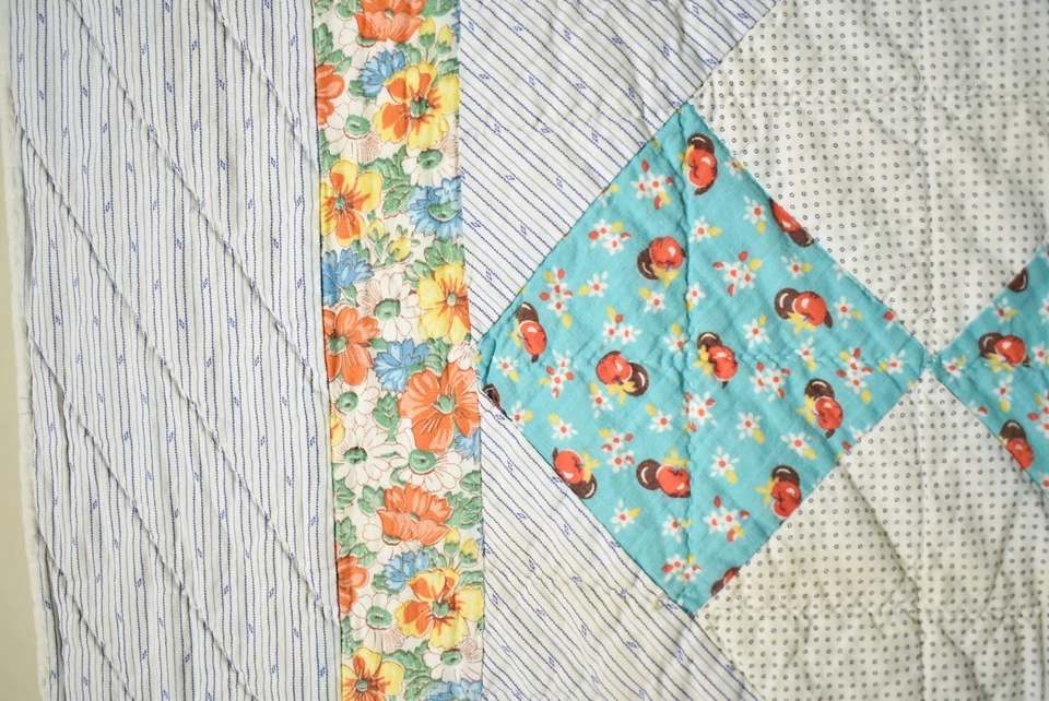 GRAPHIC Vintage Ocean Waves Antique Quilt ~Nice Red Background! - Image 3 of 4